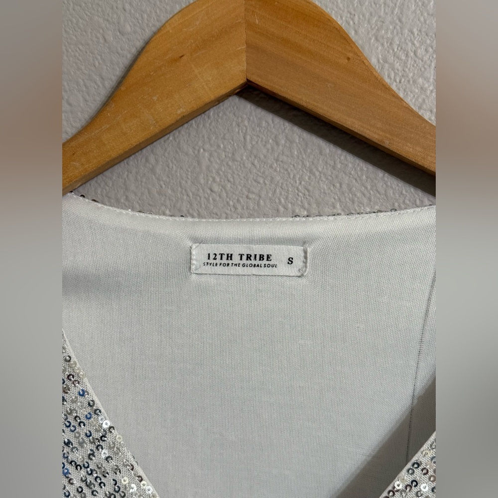 12th Tribe Sequined Wrap Lantern Sleeve Top Women’s Size Small Silver Sequins - Picture 2 of 4